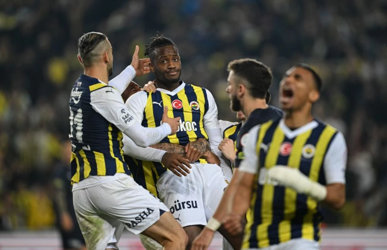 Fenerbahçe'ye müjde! UEFA'nın taraftar kararına Olympiakos'tan sert tepki! - 1. Resim