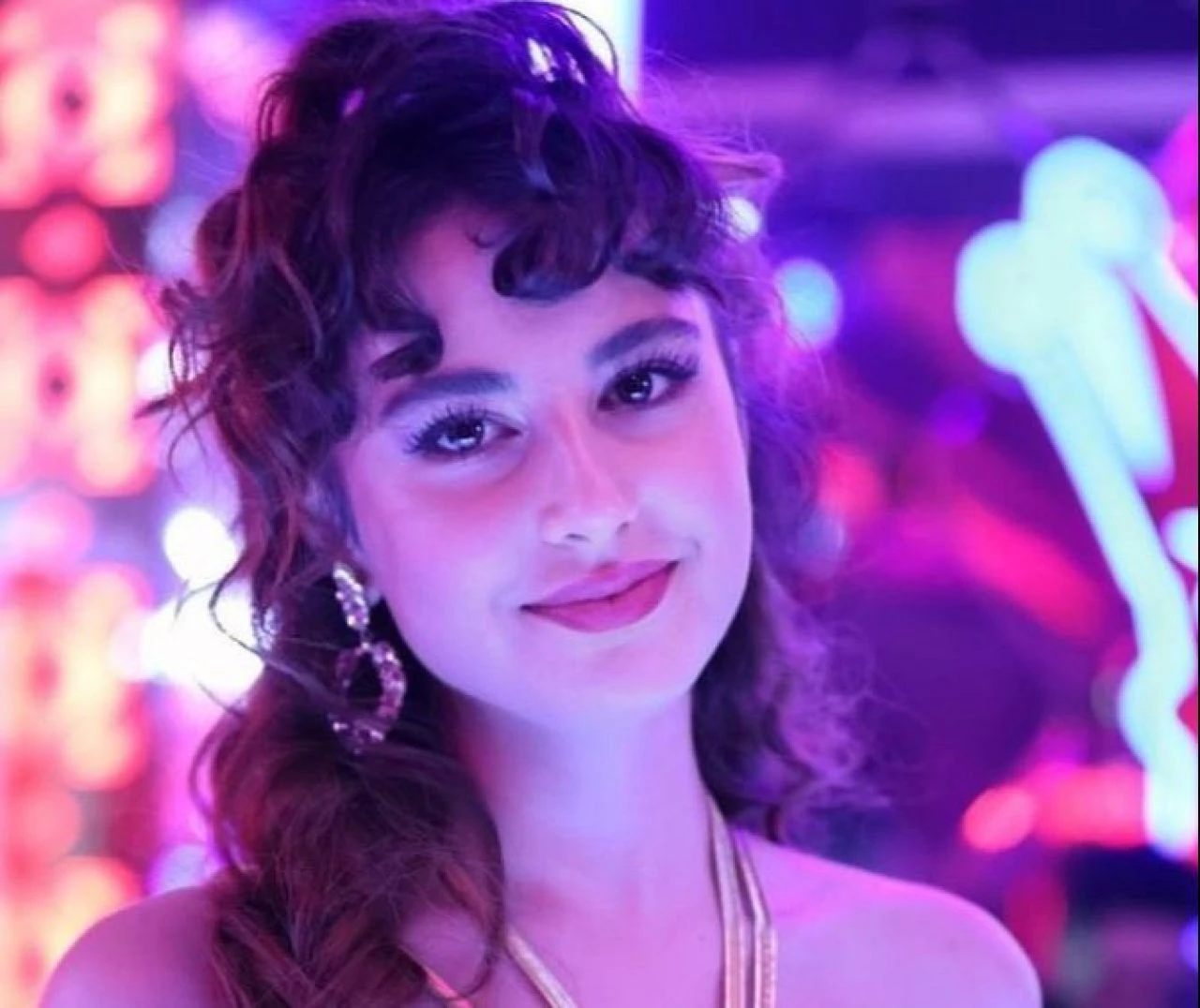 İnci Taneleri'nde Yıldız karakterini Ümit Beste Kargın oynuyor