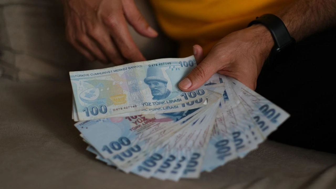 Emeklilere hem ikramiye hem zam! Sosyal Güvenlik Başuzmanı İsa Karakaş'ın işaret ettiği tarih