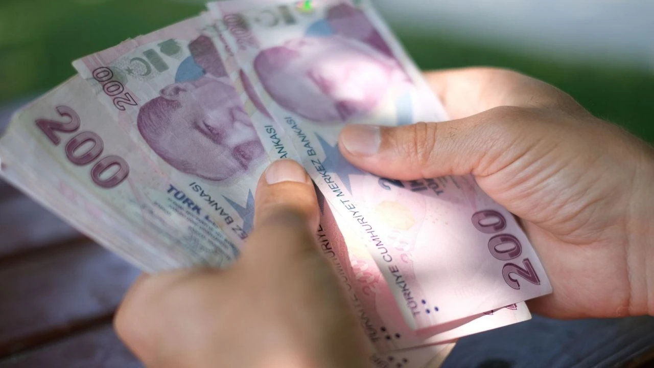 Emeklilere hem ikramiye hem zam! Sosyal Güvenlik Başuzmanı İsa Karakaş'ın işaret ettiği tarih