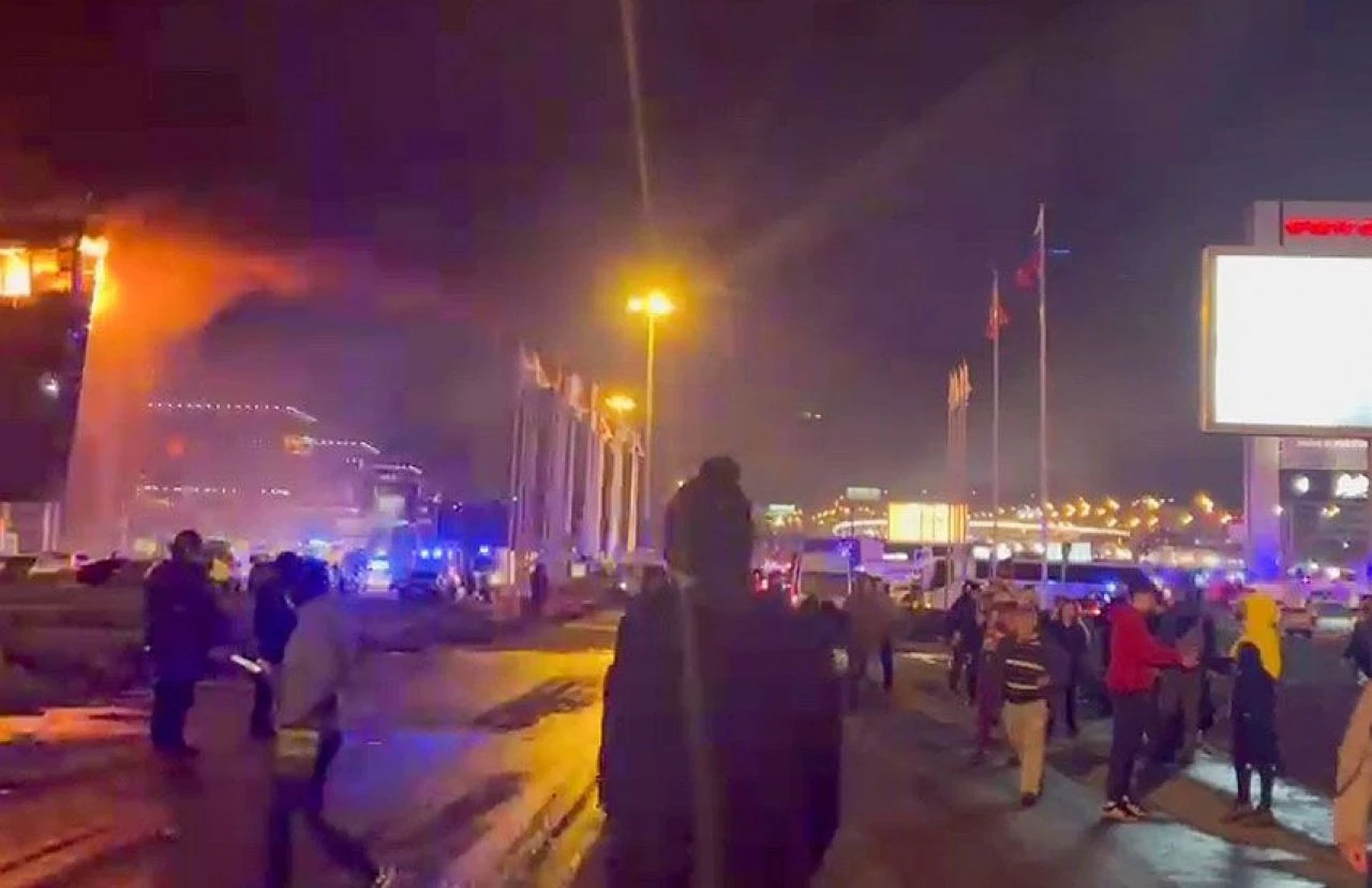 Son dakika! Moskova'da konsere silahlı saldırı: Çok sayıda ölü ve yaralı var! - 4. Resim
