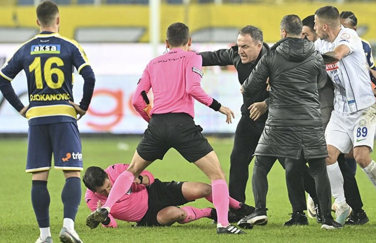 TFF flaş karar! Hakeme yönelik fiili saldırı için getirilen ceza iptal edildi - 1. Resim