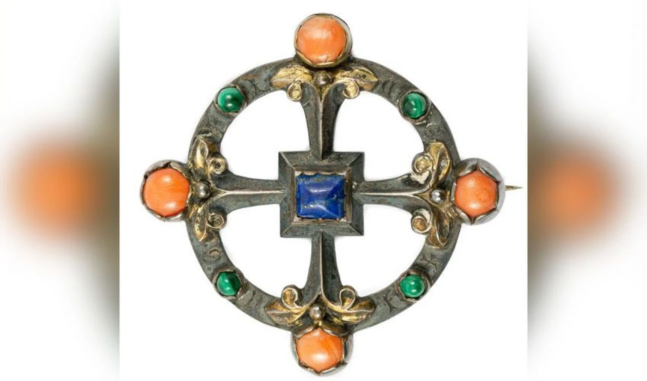 YouTube sayesinde fark etti! Bin liraya bile almadığı broşu yüz binlerce liraya sattı - 2. Resim