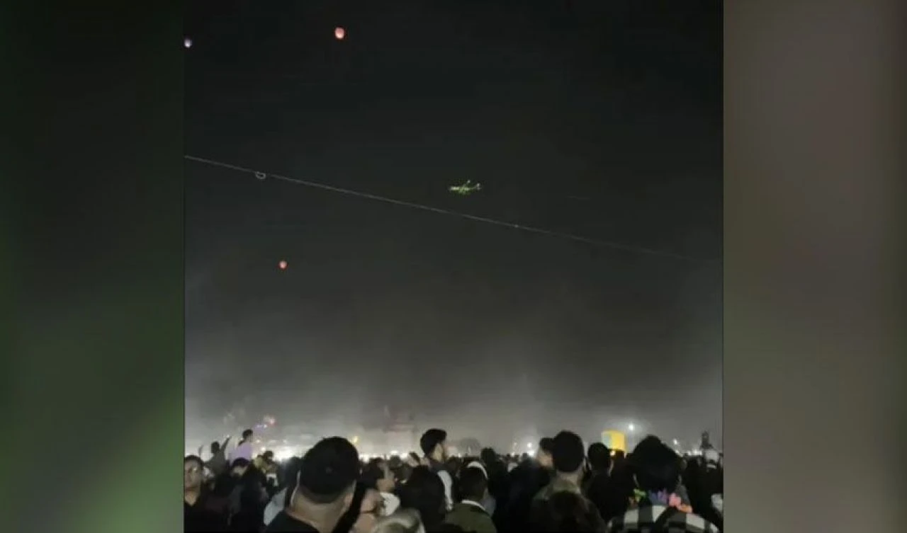 Yüzlerce kişi aynı anda lazerlerle uçağı hedef aldı! Tepki çeken o anlar