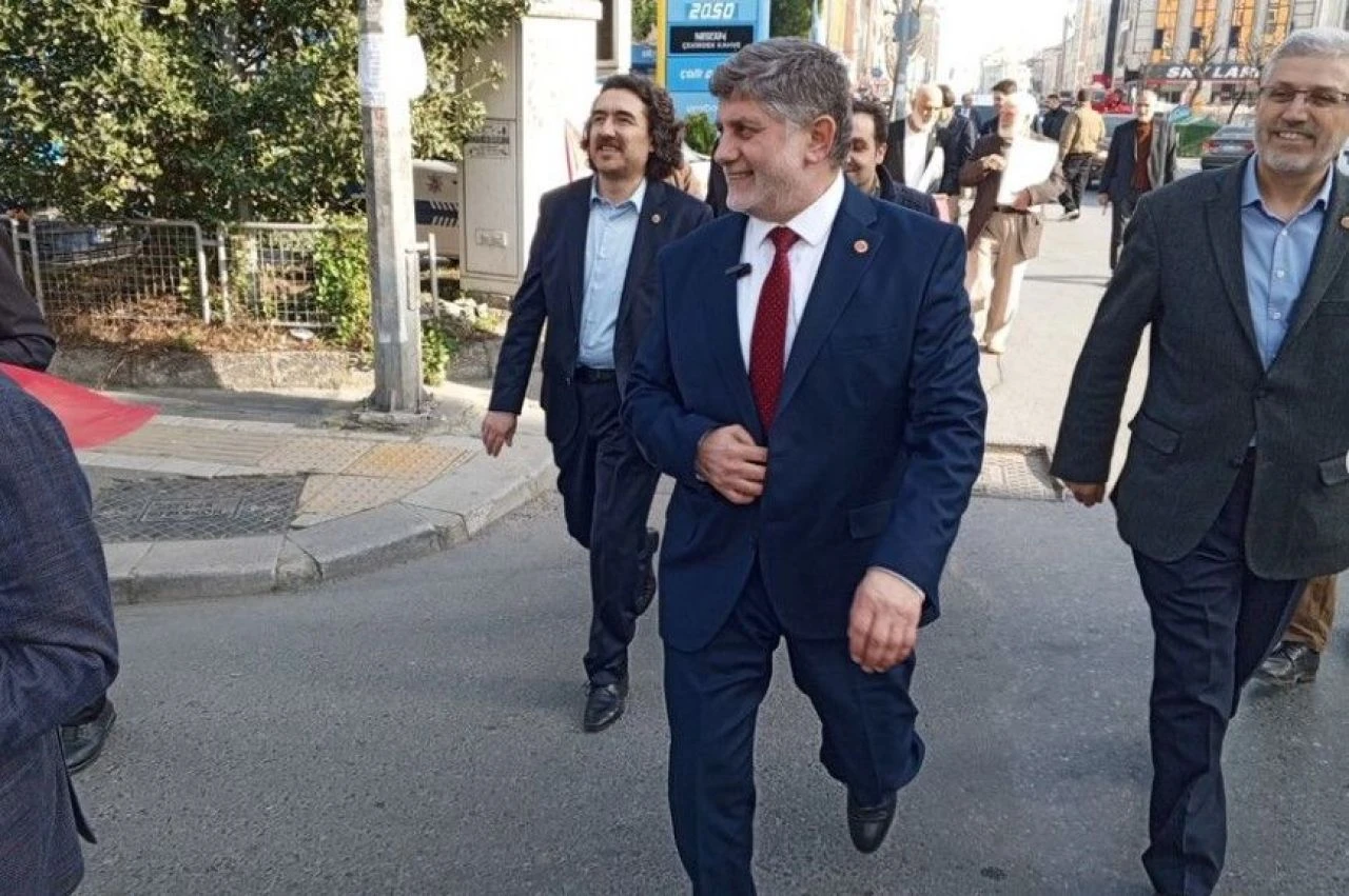 Bahçelievler Saadet Partili başkan adayına bıçaklı saldırı: Arbede çıktı - 1. Resim