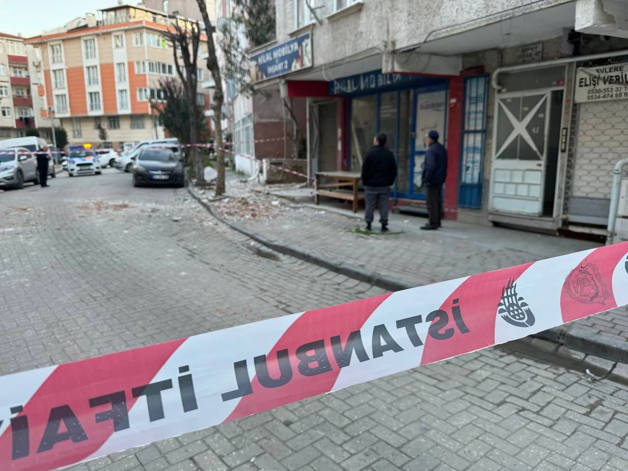 Güngören'de 6 katlı binanın balkonu bir anda çöktü! - 2. Resim