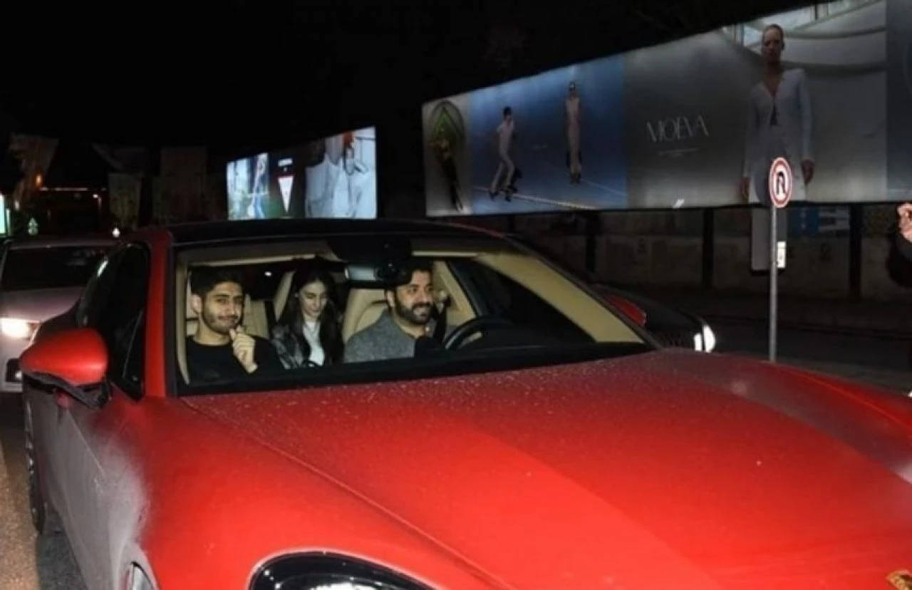 Hasan Can Kaya ekibini lüks aracıyla otobüs durağına bıraktı! O anlar sosyal medyada ilgi gördü - 1. Resim