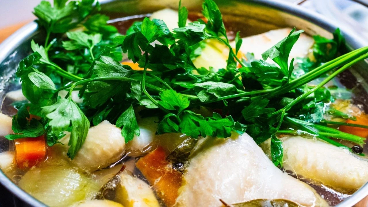 Ustalarından gençleştiren çorba! İftara en terbiyelisinden tavuk suyu çorbası