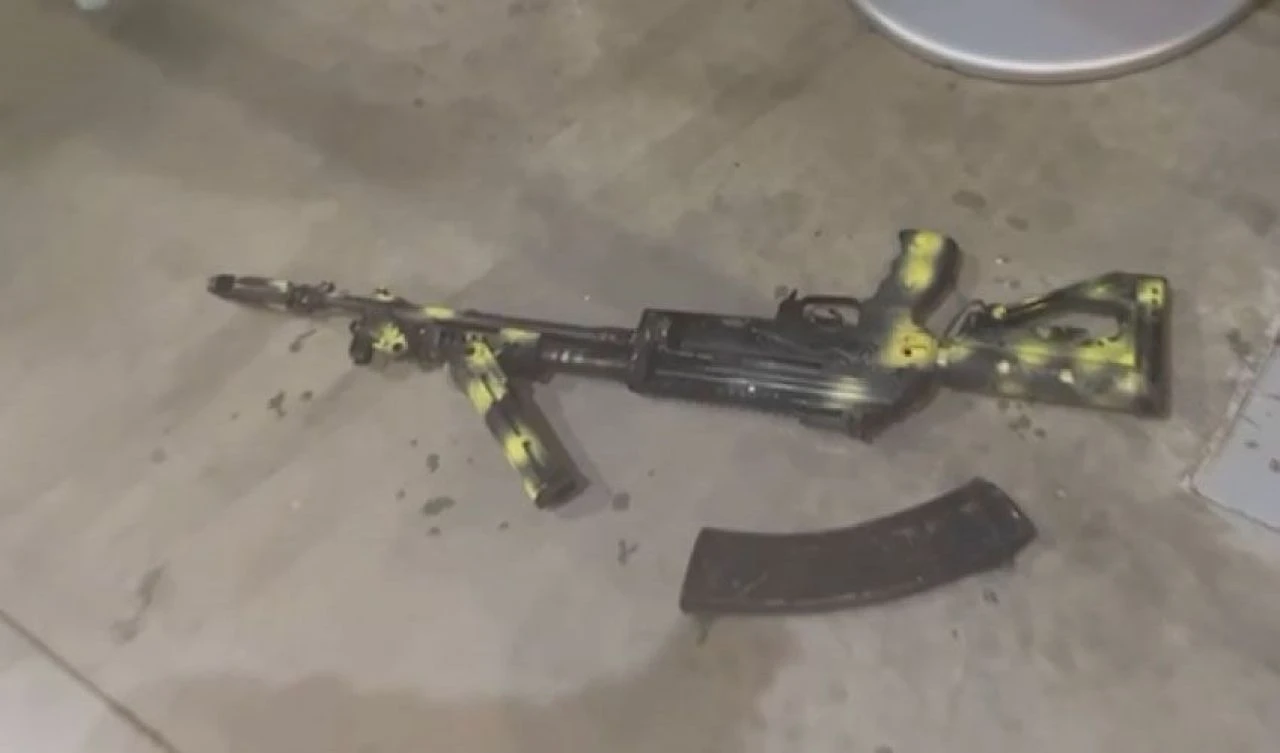 Yeni görüntüler ortaya çıktı! İşte Moskova'daki saldırıda kullanılan silahlar - 1. Resim