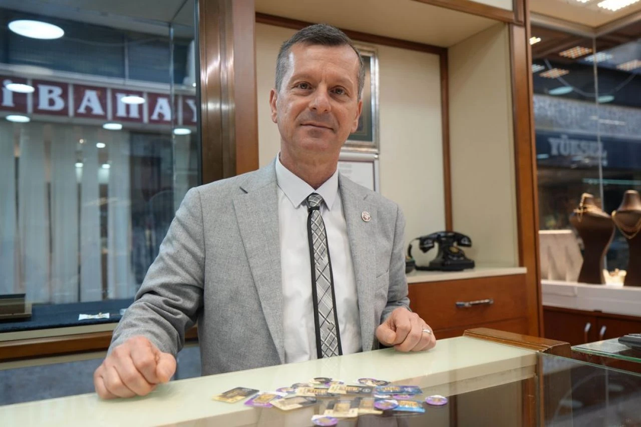 Altında yeni moda! Fiyatlar, ajda model bileziklere rağbeti artırdı