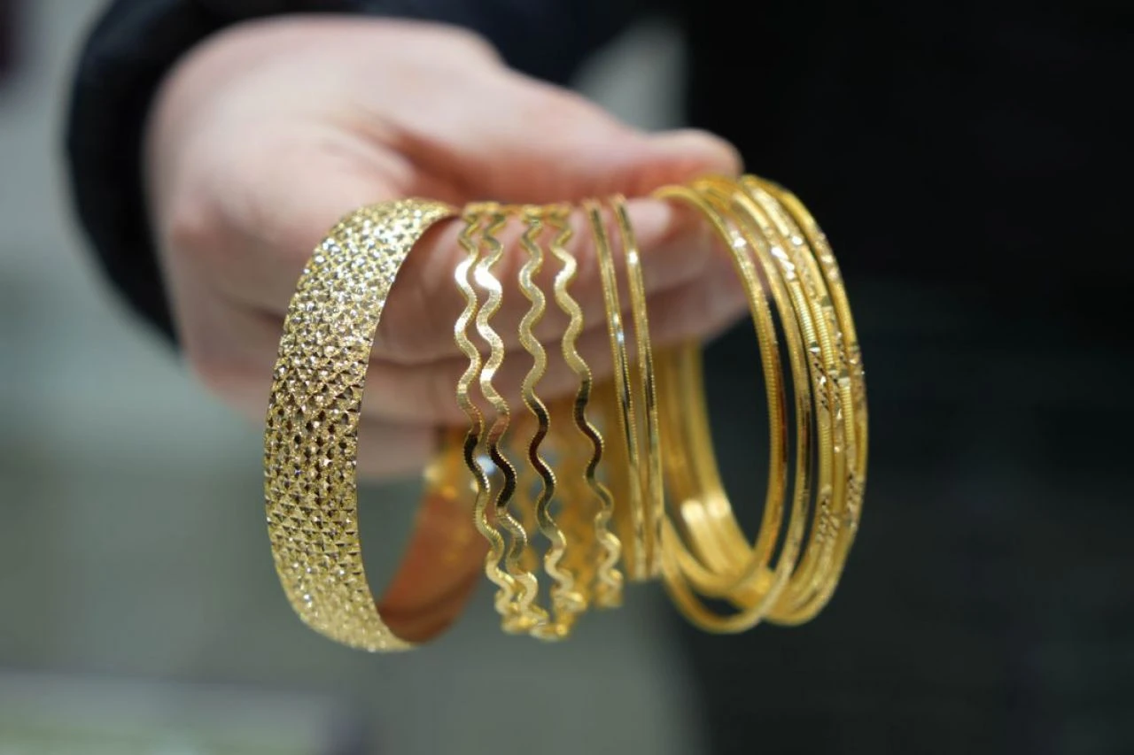 Altında yeni moda! Fiyatlar, ajda model bileziklere rağbeti artırdı