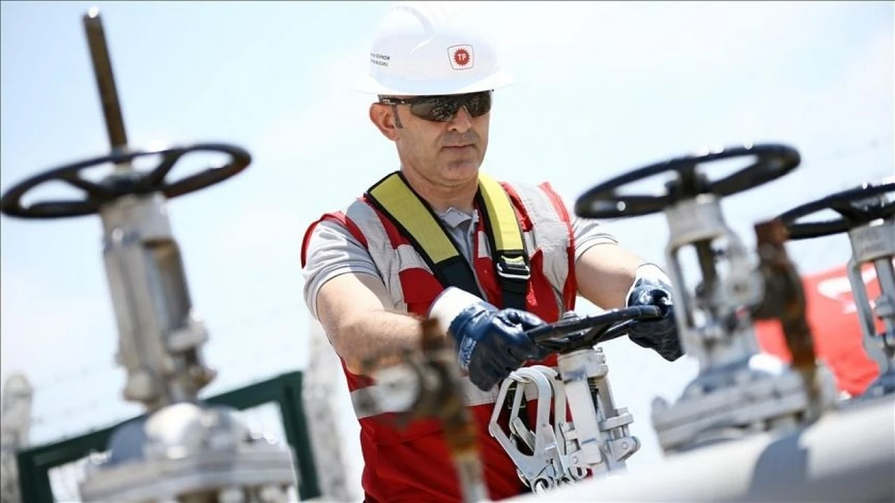 Bakan Bayraktar petrol için tarih verdi: Gabar'da günlük <a href=