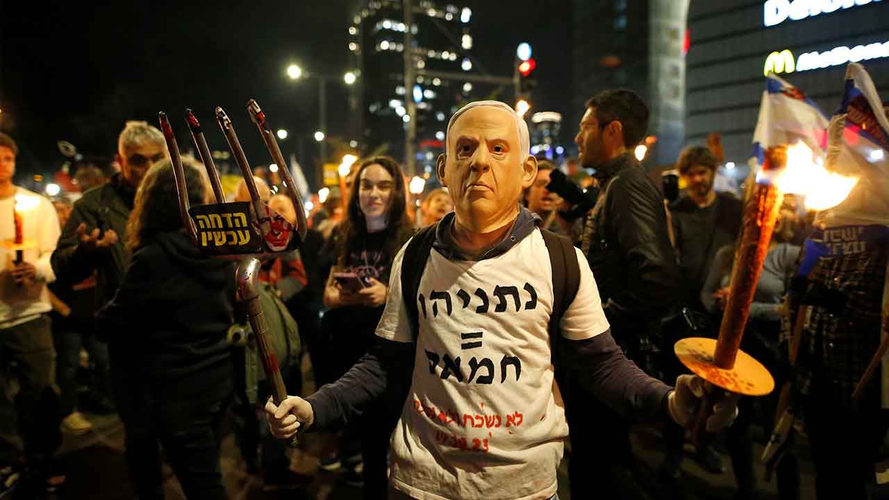 Binlerce İsrailli Netanyahu&#039;yu istifaya çağırdı