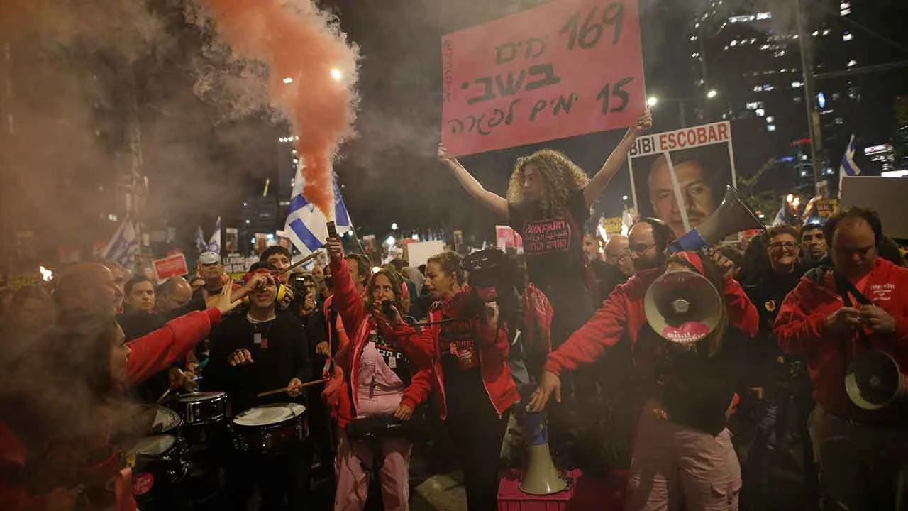 Binlerce İsrailli Netanyahu'yu istifaya çağırdı