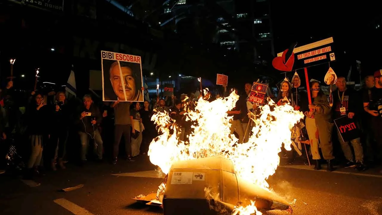 Binlerce İsrailli Netanyahu'yu istifaya çağırdı