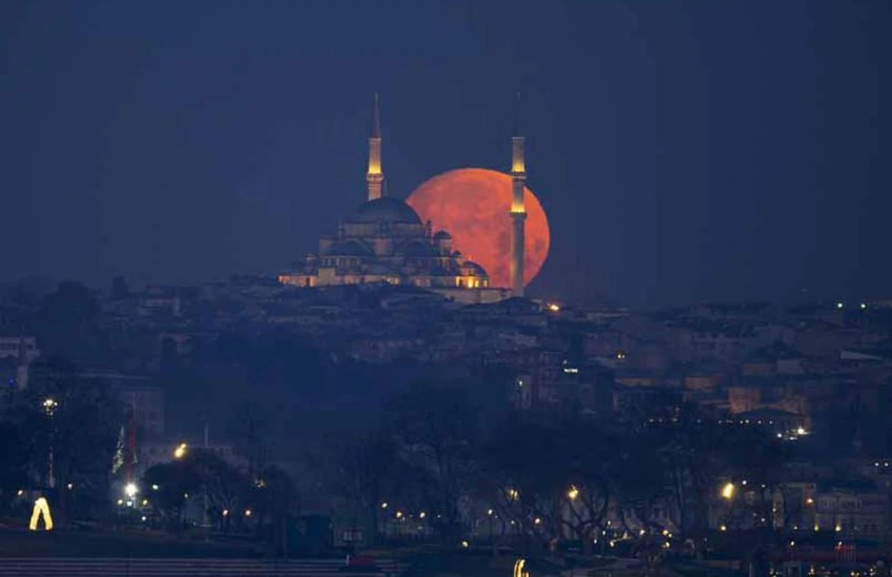 Dolunay İstanbul'a çok yakıştı... Kartpostallık görüntüler - 2. Resim