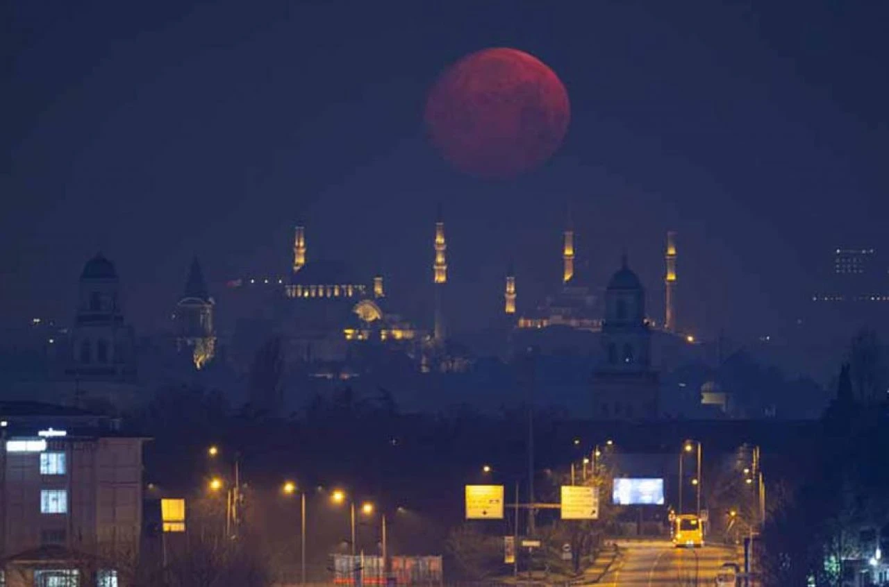 Dolunay İstanbul'a çok yakıştı... Kartpostallık görüntüler - 3. Resim