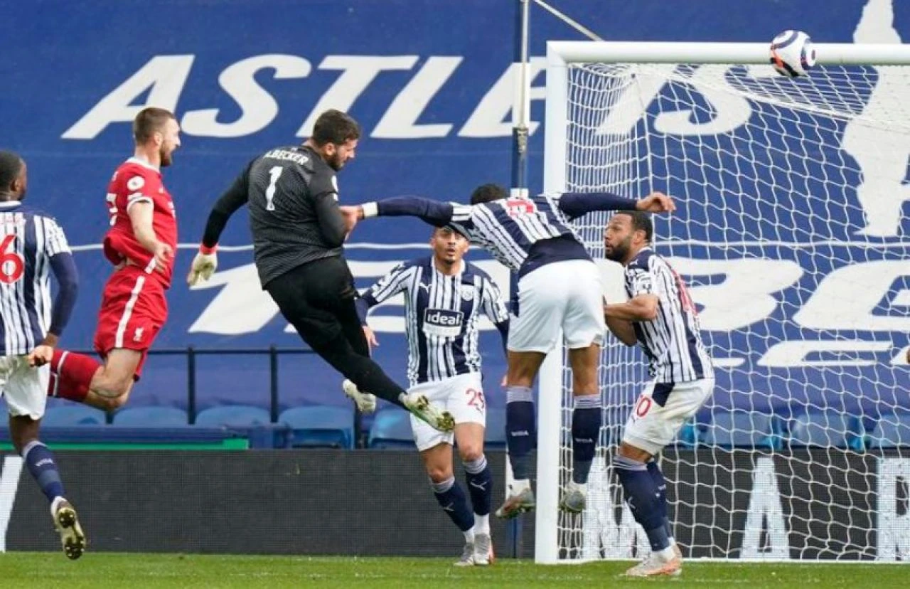 İngiltere'de Alisson, Türkiye'de Vanspor kalecisi! Futbol severler bu olayı konuşuyor - 1. Resim
