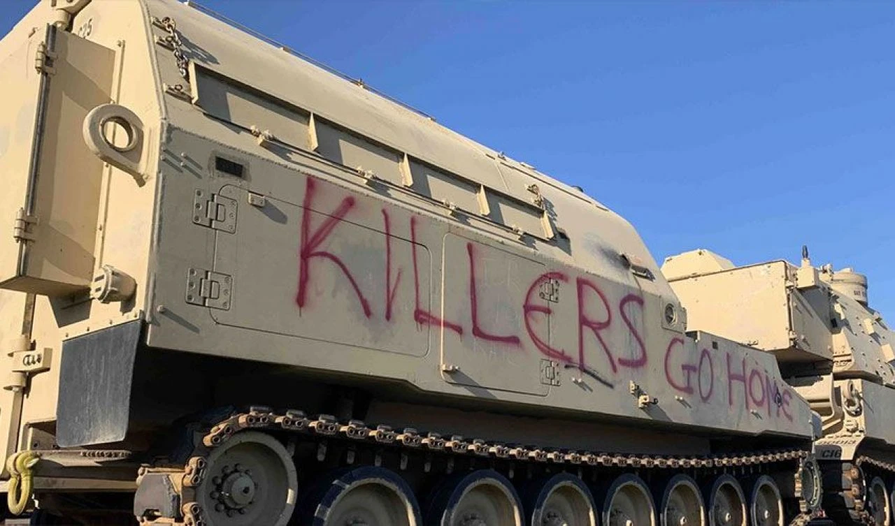 Komşudaki eylem NATO'ya dokundu! Tankları taşıyan tren durduruldu - 2. Resim