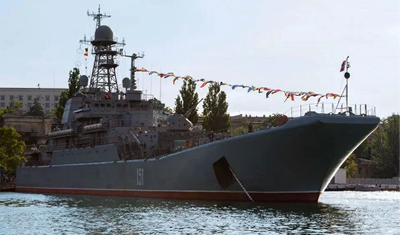 Misilleme üstüne misilleme! Ukrayna iki çıkarma gemisini havaya uçurdu