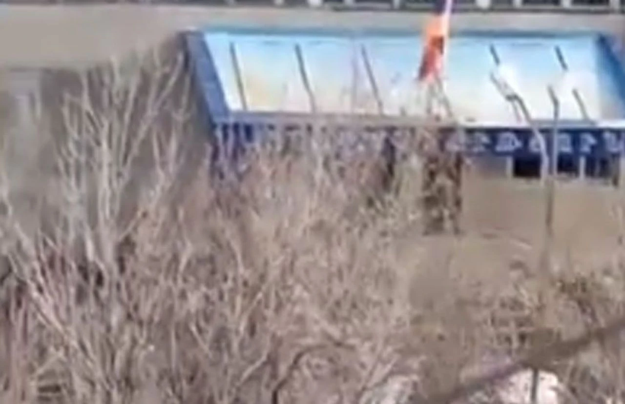 Son dakika! Ermenistan'da karakola el bombalı saldırı!