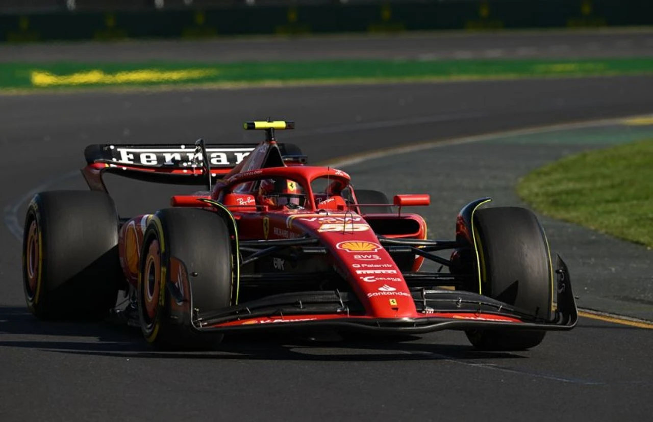 Verstappen yarış dışı kaldı: Ferrari, Avustralya'da double yaptı!