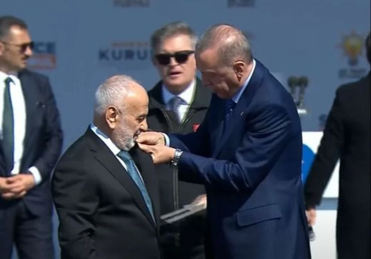 Yeniden Refah'tan istifa etmişti, Suat Pamukçu'nun rozetini Erdoğan taktı - 1. Resim