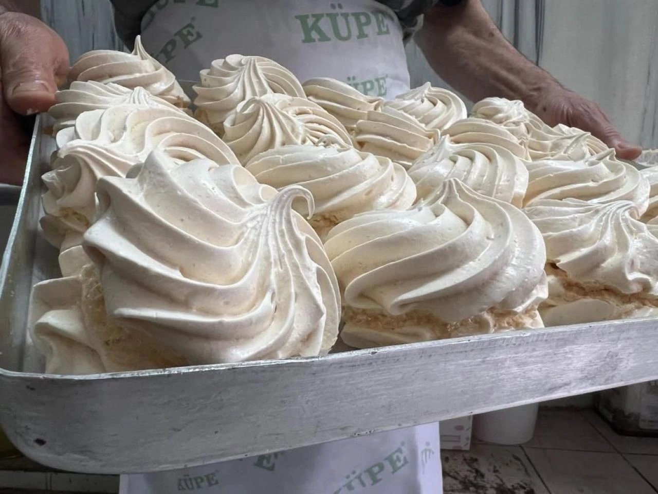 Yumurta akı ile şekerin muhteşem birleşimi: Kaymaklı