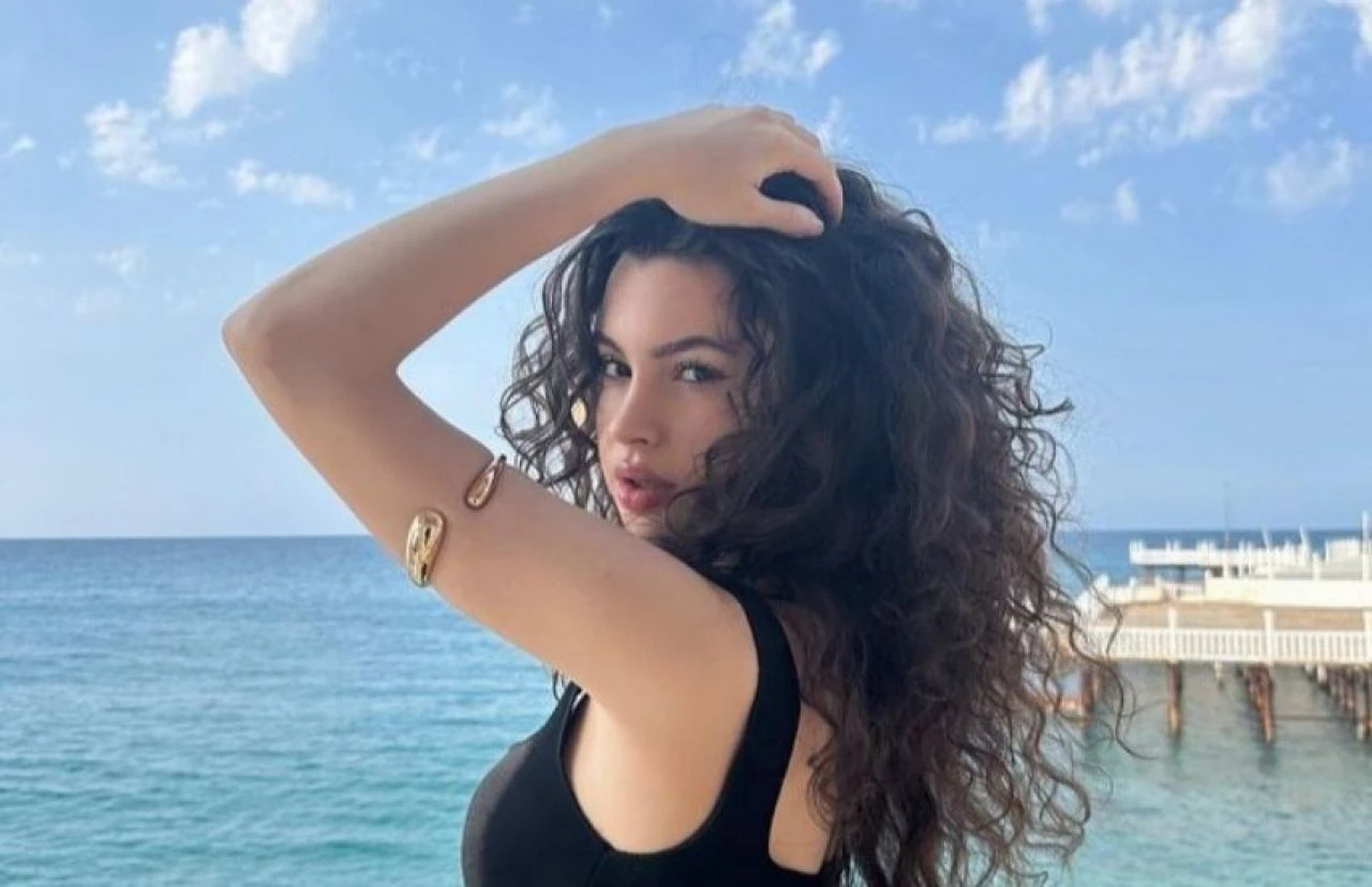 Burak Deniz ile Kardeşlerim'in oyuncusu partner oldu! Aralarındaki 15 yaş fark tepki çekti - 1. Resim