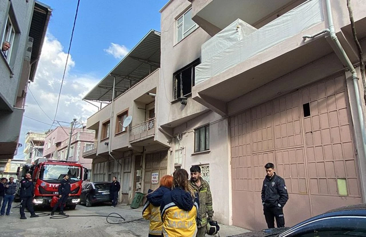 Elektrikli battaniye daireyi kül etti, 2 çocuk annesi yaralandı
