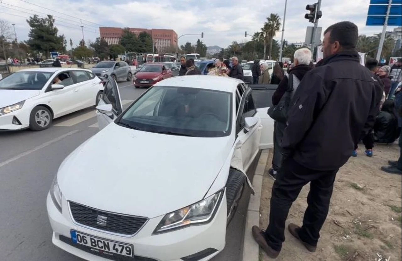 Facianın eşiğinden dönüldü! Kaza sonrası son anda refüje çıktı 