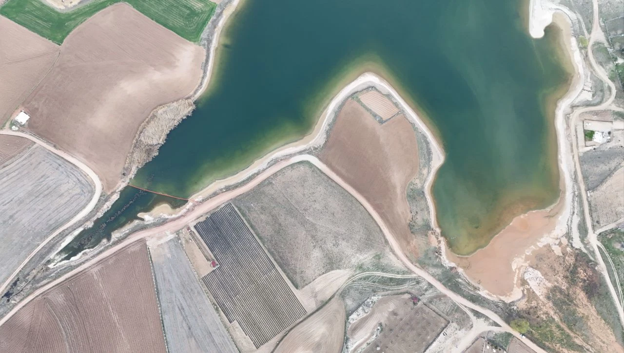 Kızılırmak alarm veriyor! Sular çekildi, bölgede artık koyunlar otluyor - 3. Resim