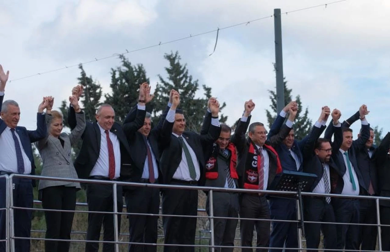 Özgür Özel, belediye başkan adayının ismini yanlış söyledi - 1. Resim