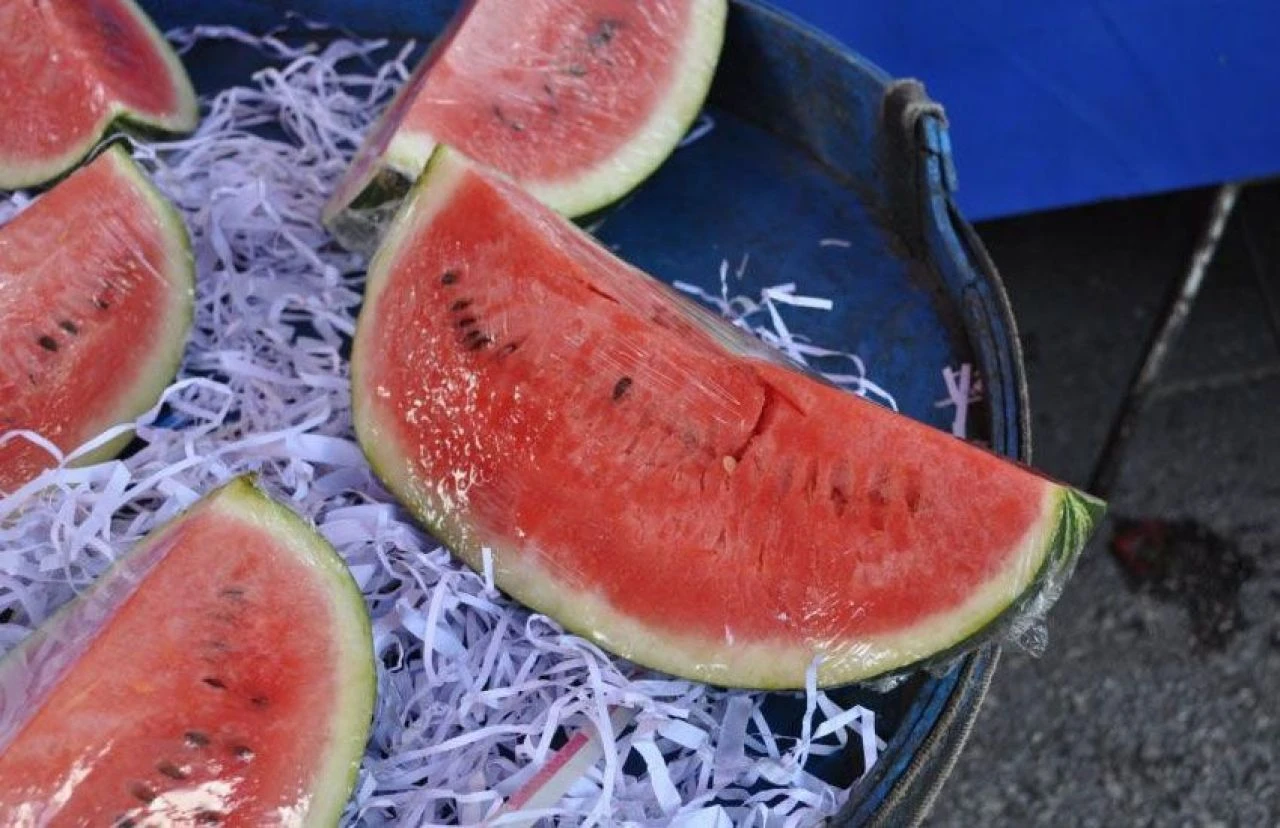 Tezgahlardaki yerini aldı: Yazın serinletici lezzeti karpuzun fiyatı belli oldu! - 2. Resim