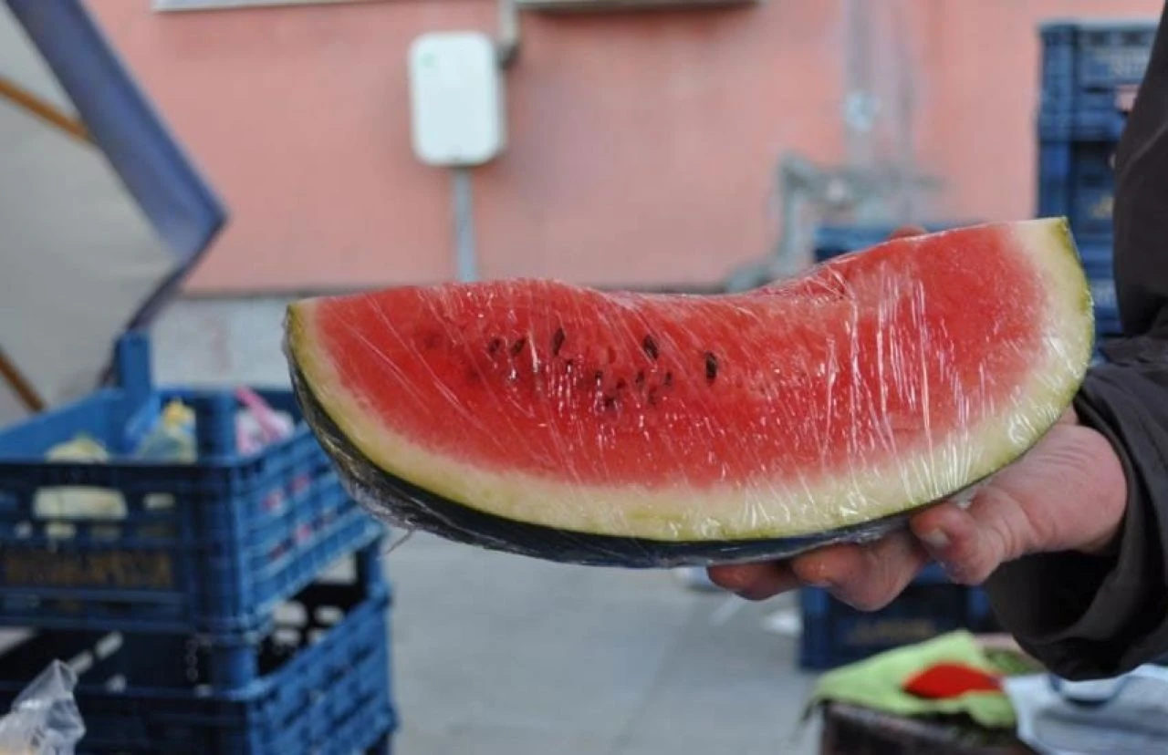 Tezgahlardaki yerini aldı: Yazın serinletici lezzeti karpuzun fiyatı belli oldu! - 1. Resim