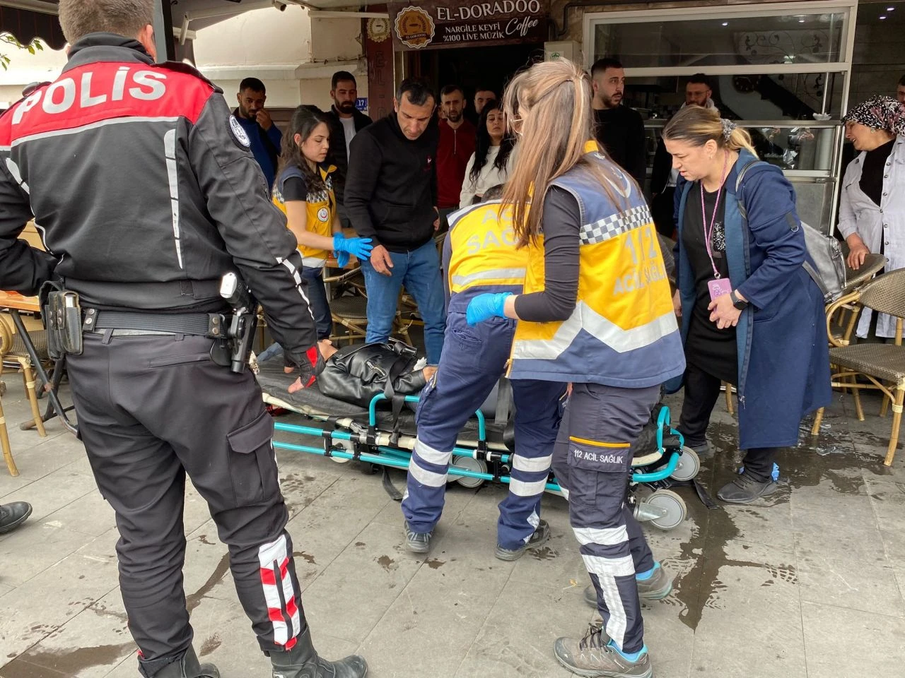 Dilenciye para vermeyen kadın dehşeti yaşadı! Kadın dilenci bıçakladı - 1. Resim