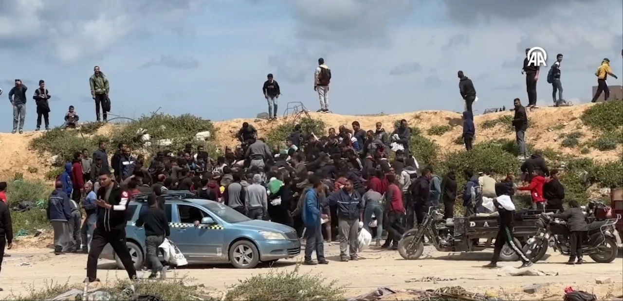 Gazze'de havadan yardımlar bir kez daha faciaya neden oldu: Ölü ve yaralılar var - 3. Resim