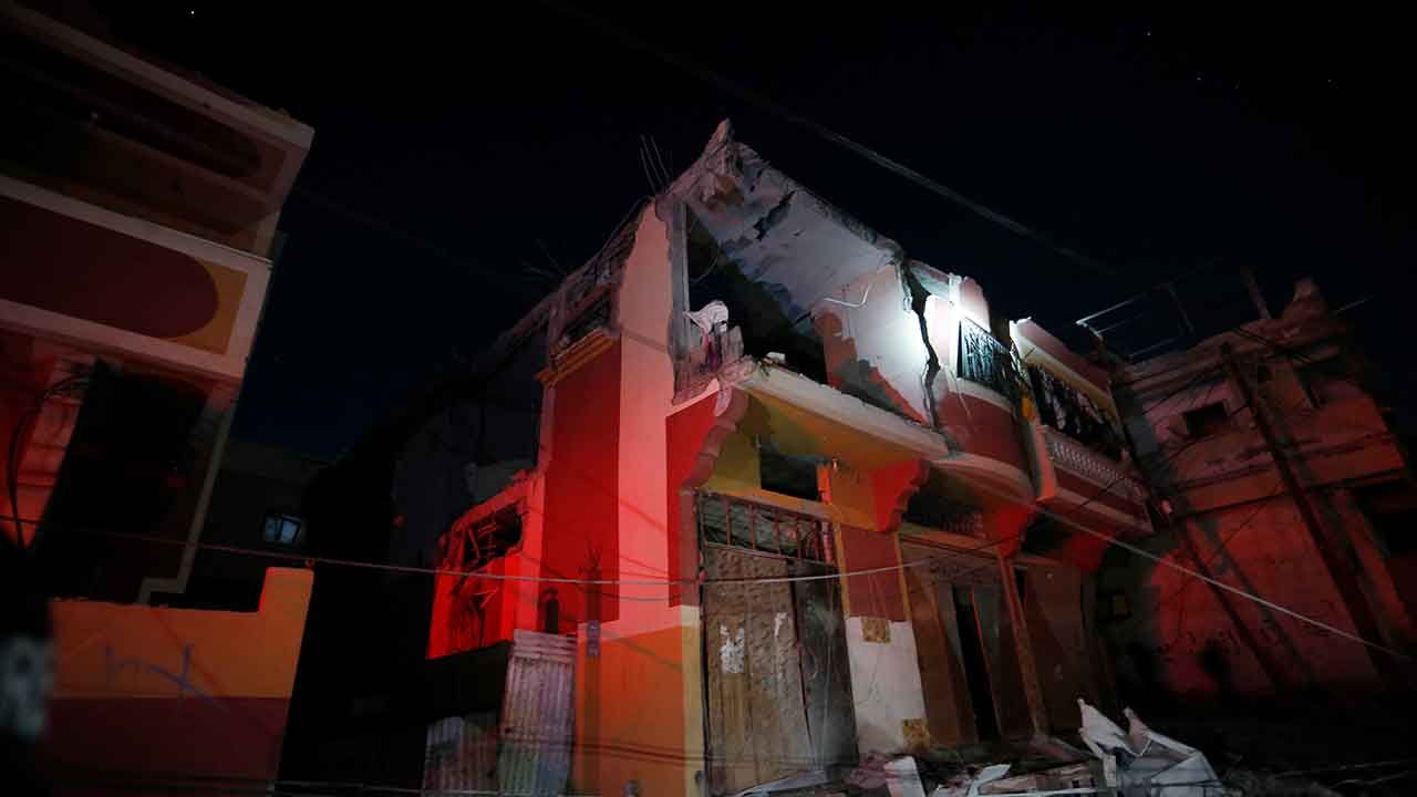 İsrail Refah&#039;ta bir evi bombaladı: 15 ölü