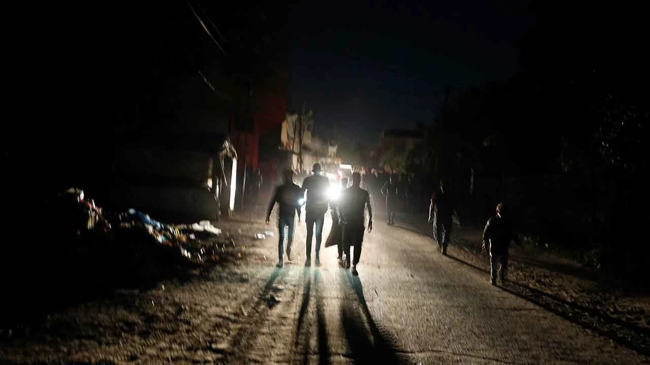 İsrail Refah'ta bir evi bombaladı: 15 ölü - 1. Resim
