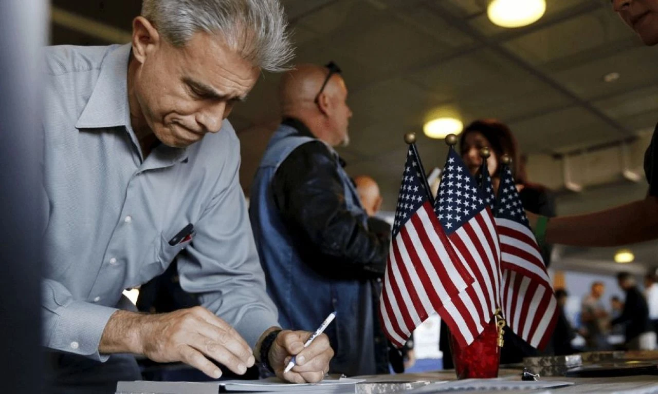 İşten çıkarmalar dalga dalga yayılıyor! 11 dev şirket kemer sıkıyor, binlerce çalışan işsiz kalacak - 2. Resim