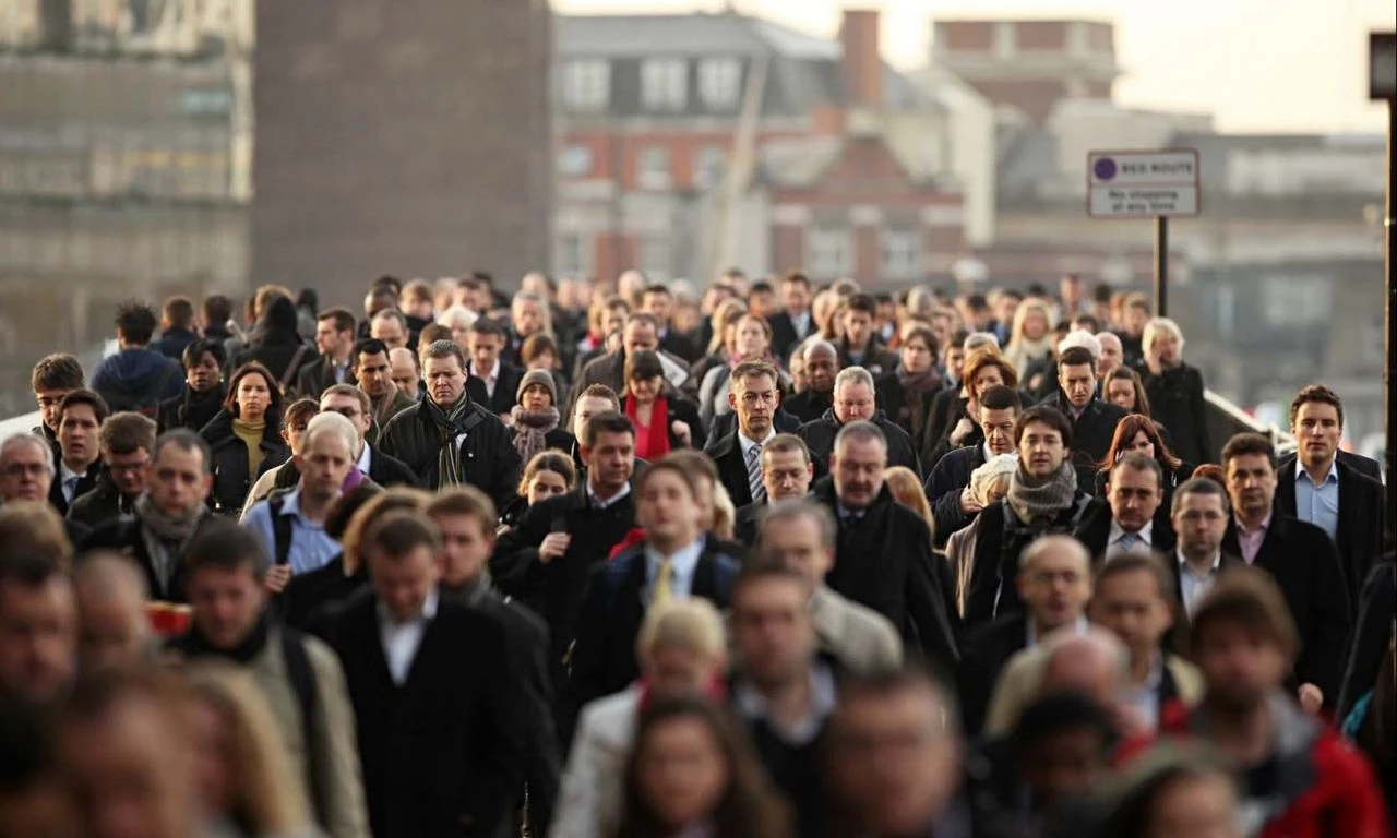İşten çıkarmalar dalga dalga yayılıyor! 11 dev şirket kemer sıkıyor, binlerce çalışan işsiz kalacak - 1. Resim