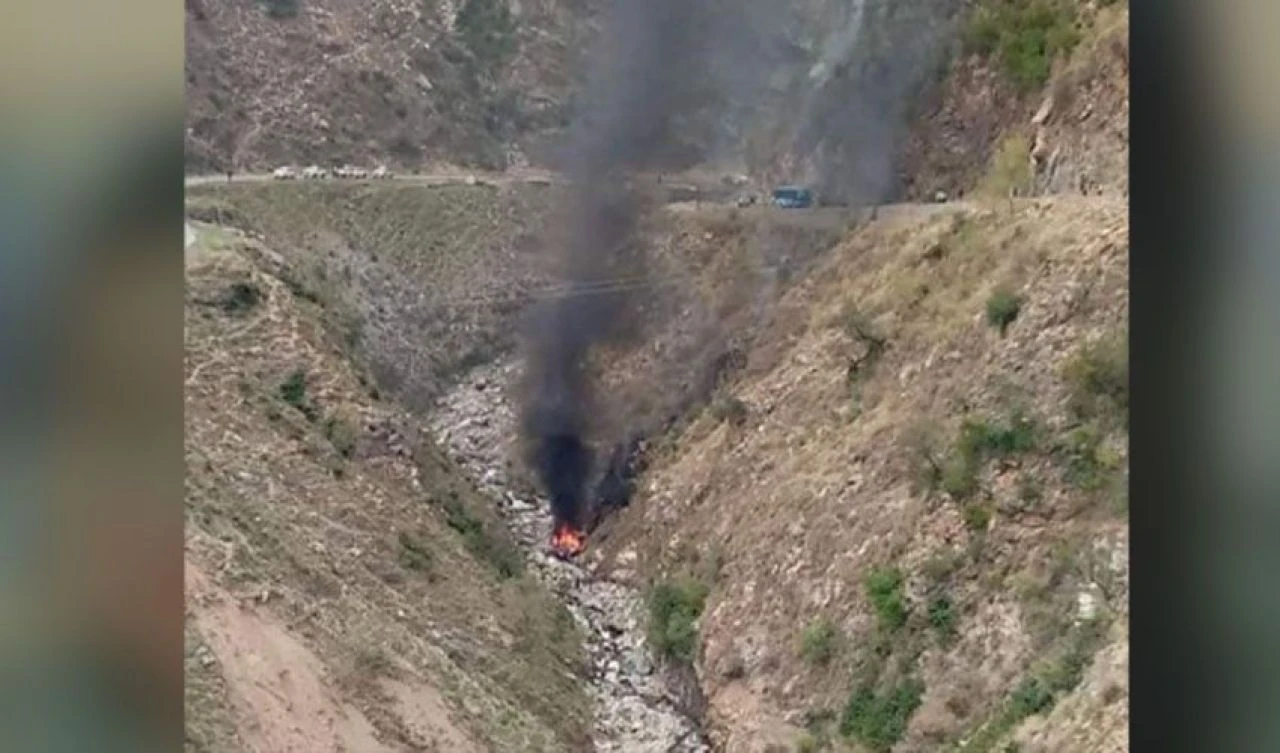 Pakistan'da bombalı saldırı! 5'i Çinli çok sayıda ölü var - 2. Resim