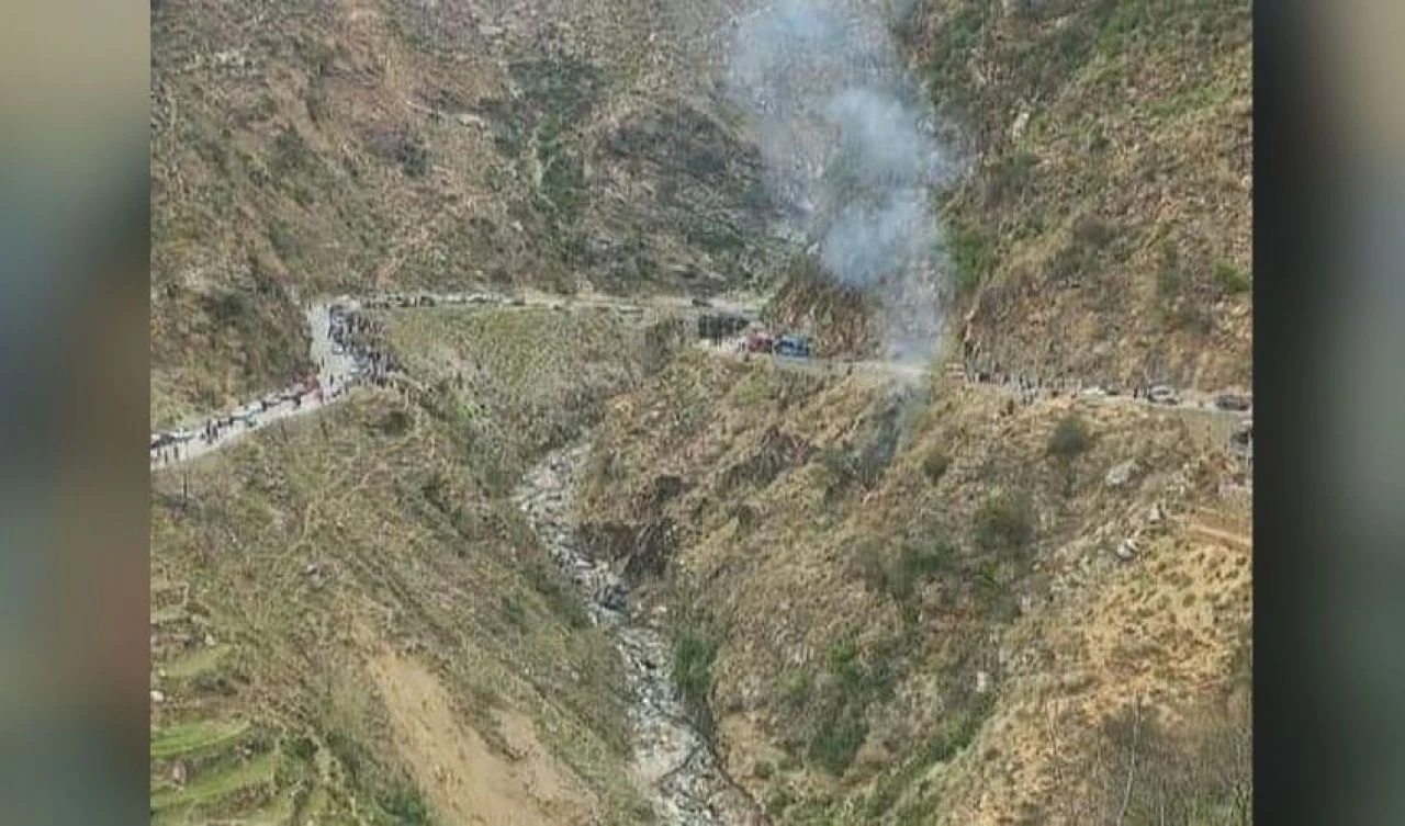 Pakistan'da bombalı saldırı! 5'i Çinli çok sayıda ölü var - 1. Resim