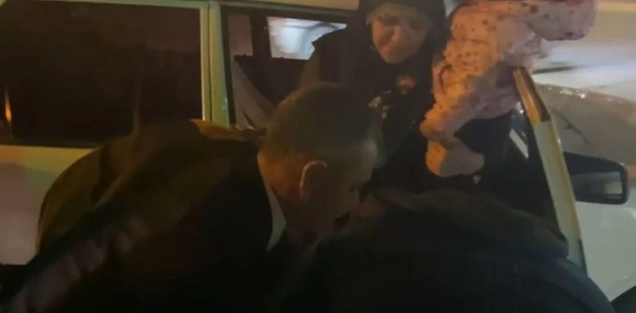 Seçim çalışmalarında küçük çocuk bir anda fenalaştı! AK Parti milletvekili kurtardı