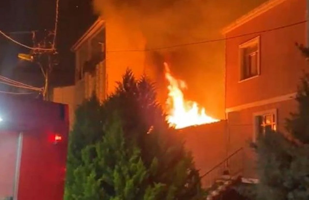 Sultanbeyli'de yabancı uyruklu ailenin evi alev alev yandı!