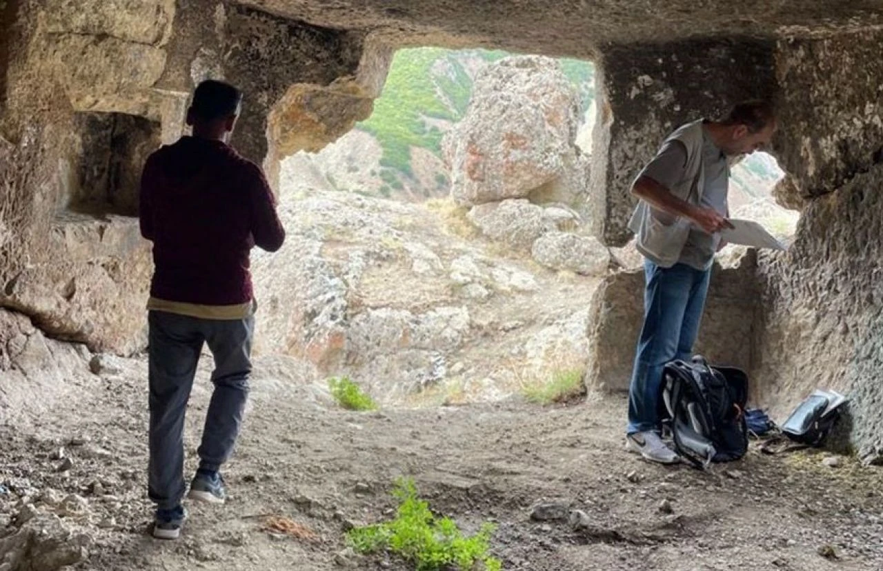 Tunceli’de, iki kale ve açık hava tapınak keşfedildi