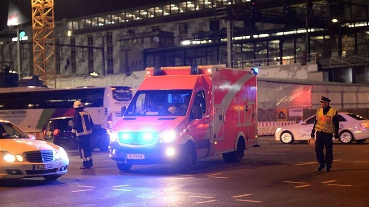 Almanya&#039;da yolcu otobüsünün devrilmesi sonucu 5 kişi öldü