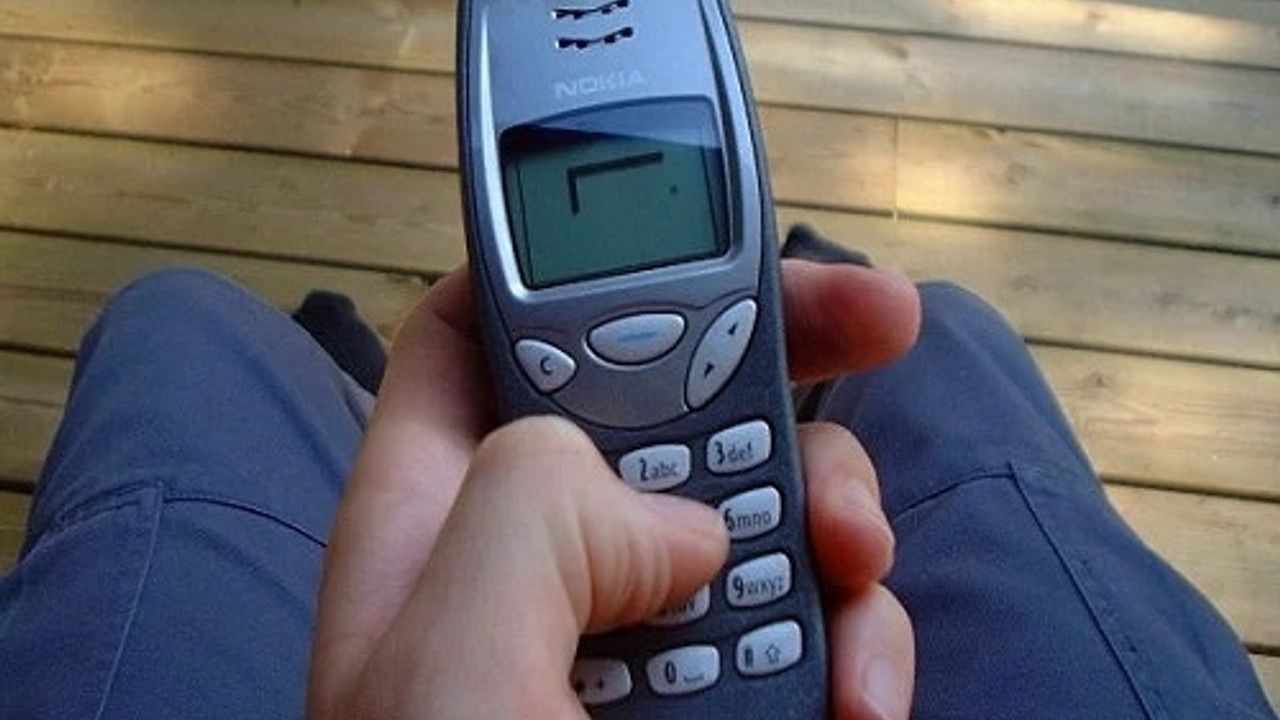 &#039;Efsane model&#039; Nokia 3210, 25 yıl sonra geri dönüyor