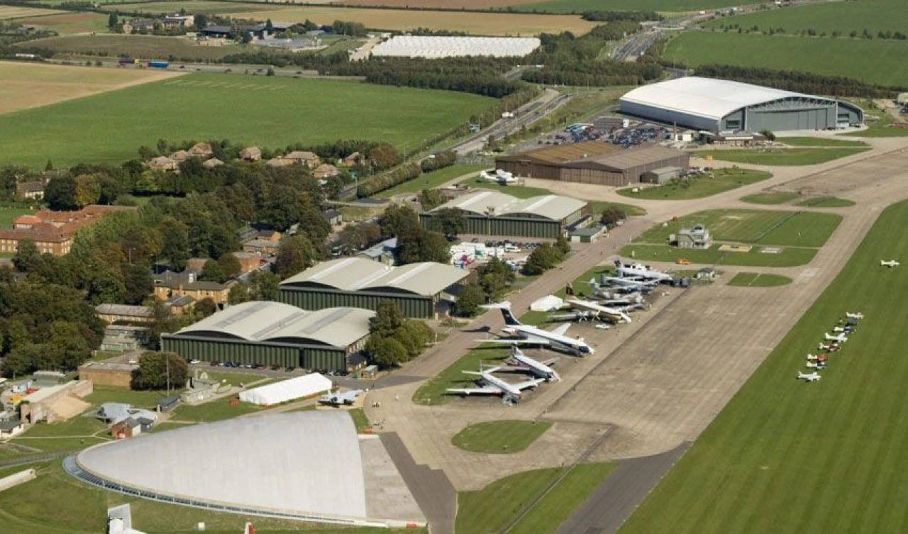 İmparatorluk Savaş Müzesi'ne uçak düştü - 2. Resim