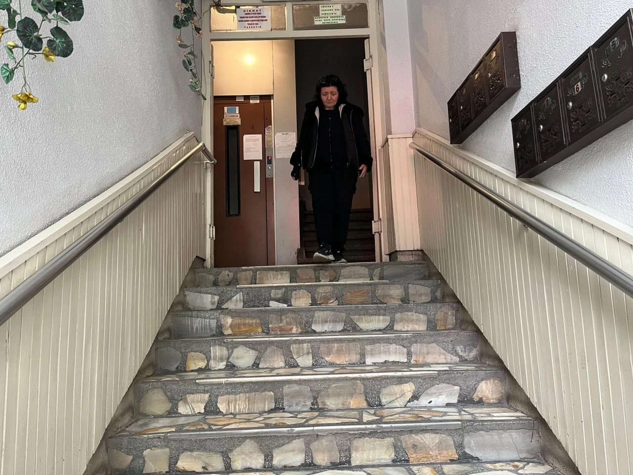 Marketten dönünce büyük şok yaşadı! Bir anlık dalgınlığı pahalıya patladı! - 1. Resim